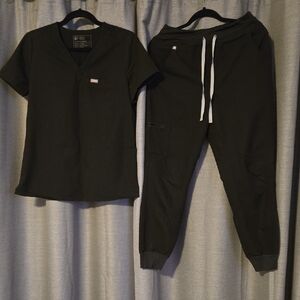 Figs Black Scrub Set (Catarina Top & Zamora Joggers)